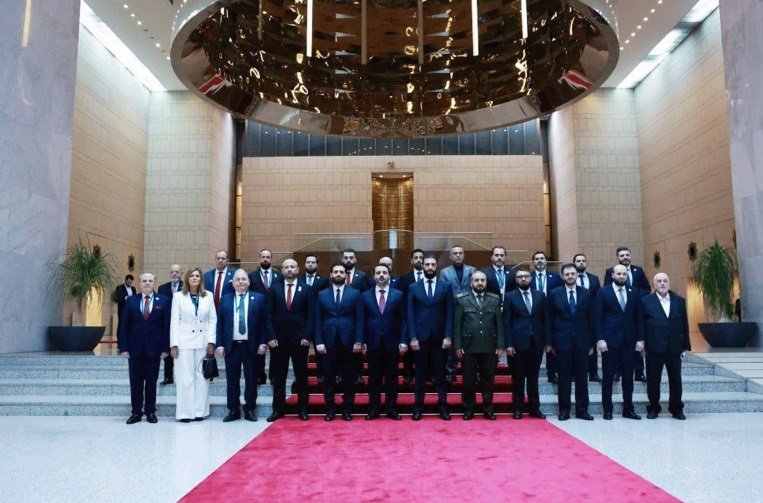 الحكومة السورية الجديدة ضمت 23 وزيرا